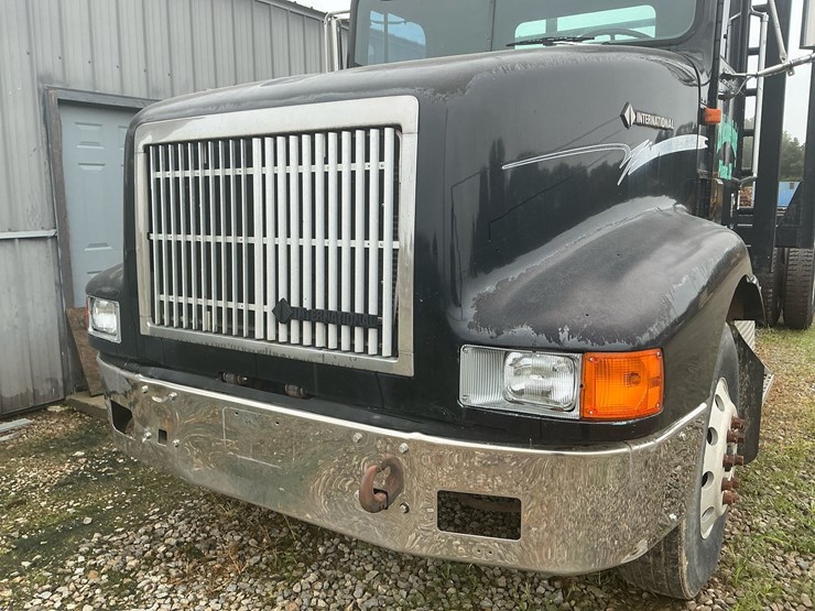 #125-•-1996-international-log-truck-image-26