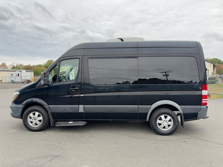 2018-mercedes-benz-2500-van-image-2