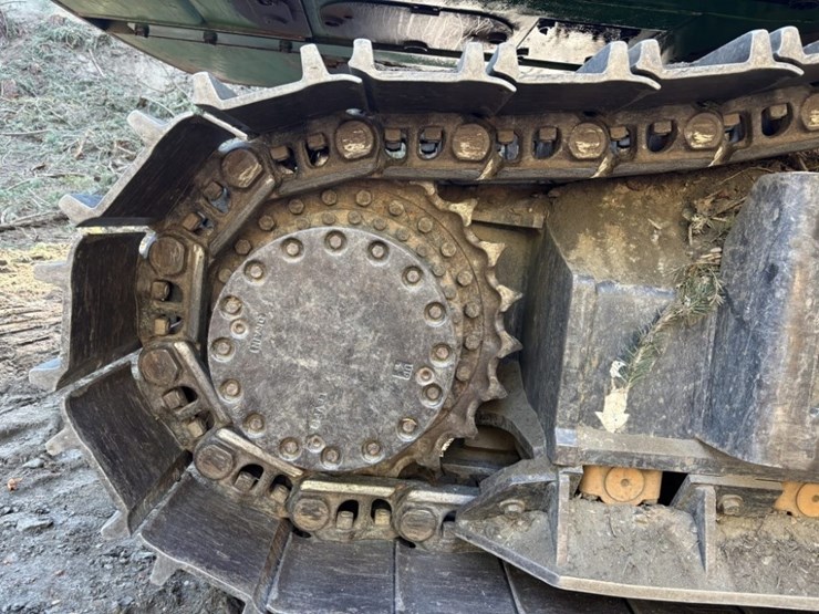 2013-deere-2454d-image-16