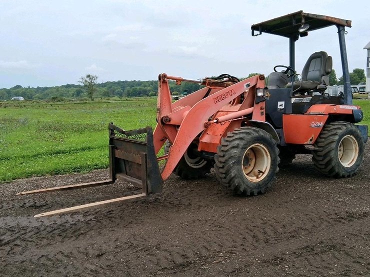 2005-kubota-r520s-image-1