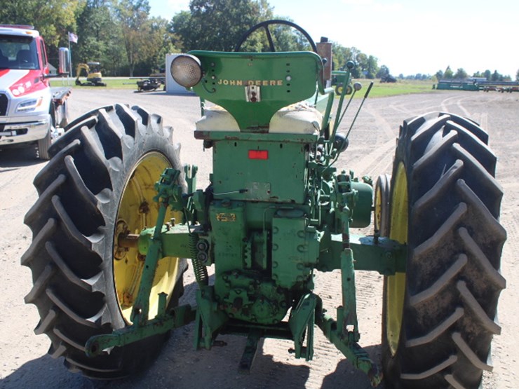 john-deere-520-image-12