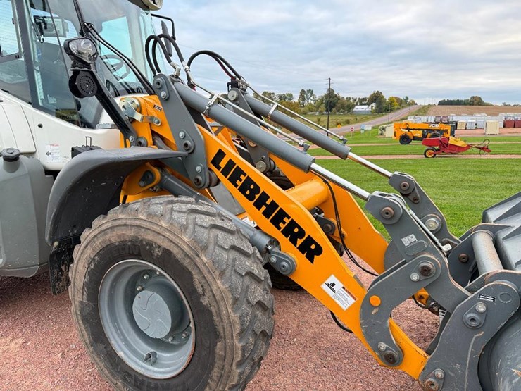 2022-liebherr-l526-image-27