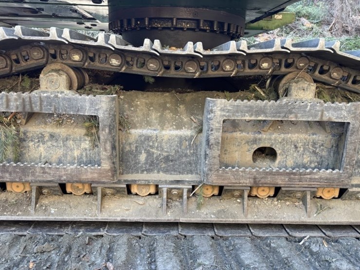 2013-deere-2454d-image-17