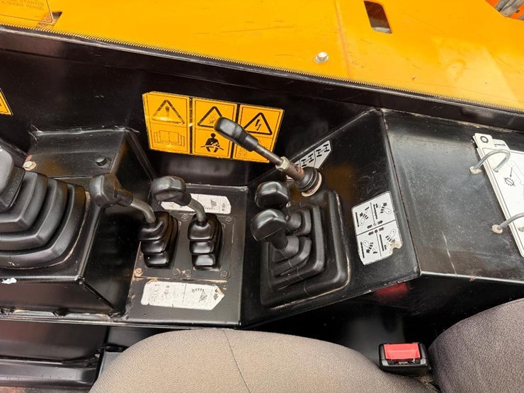 2018-jcb-512-56-image-19
