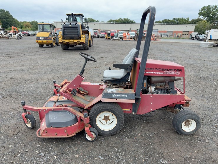 toro-groundsmaster-325d-image-2