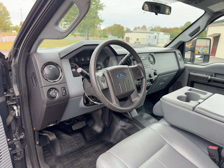 2015-ford-f550-xl-image-19