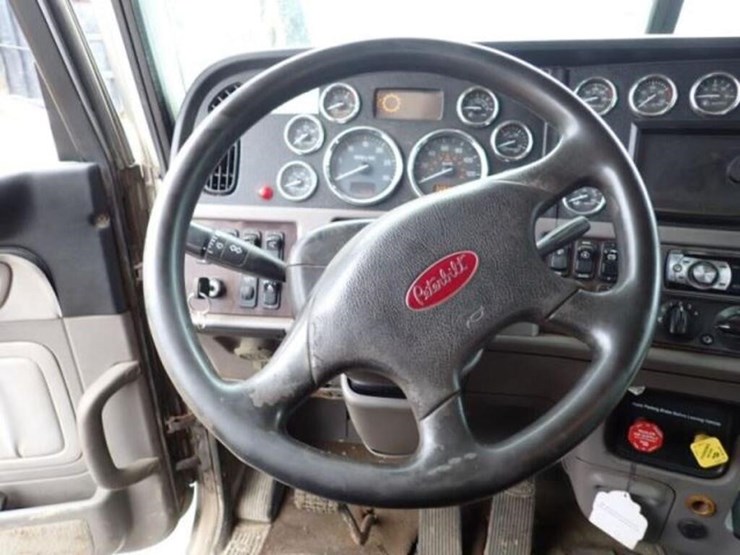 2015-peterbilt-367-image-8