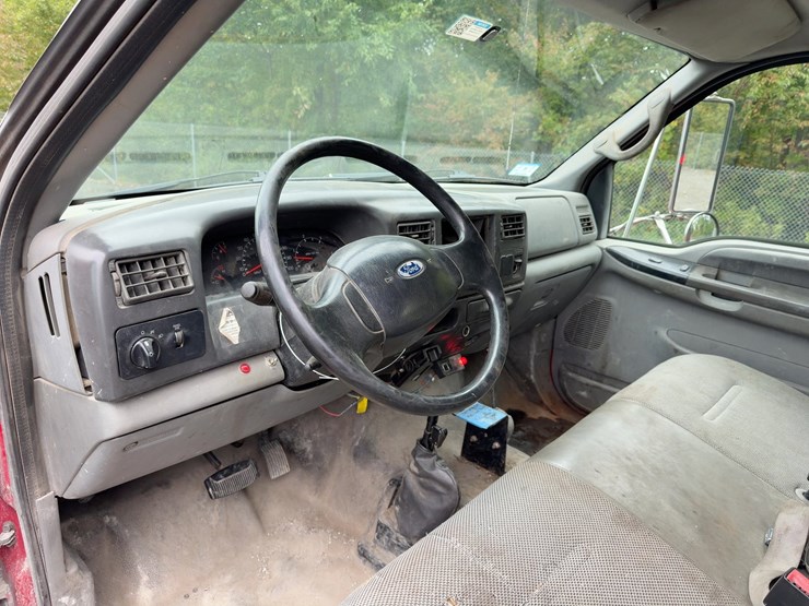 2004-ford-f650-xlt-image-25