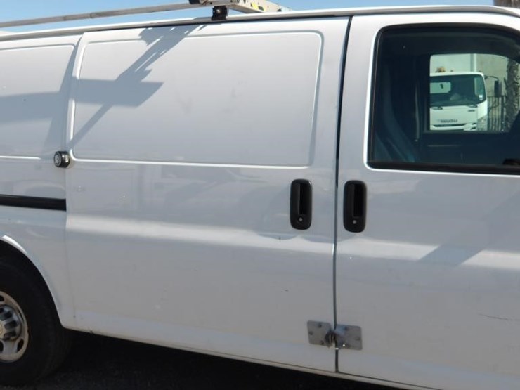 2019-utility-van-image-13