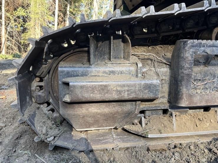 2013-deere-2454d-image-10