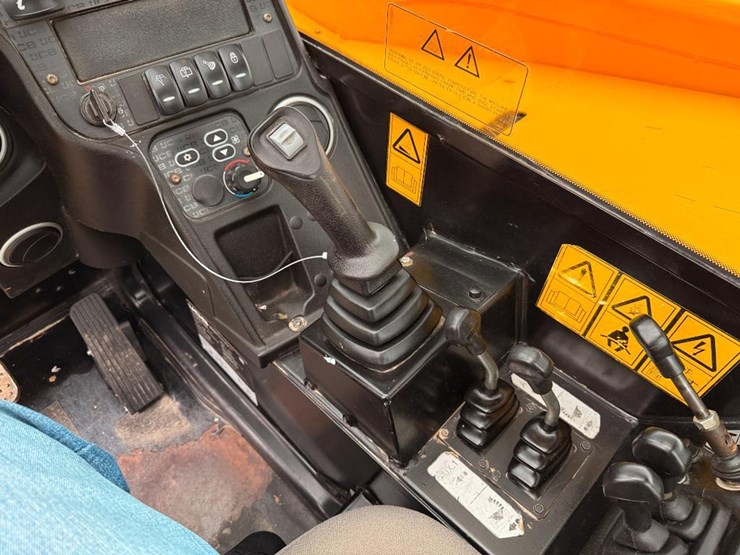 2018-jcb-512-56-image-20