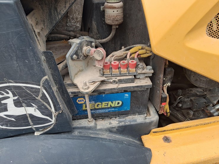 2015-deere-204k-image-22