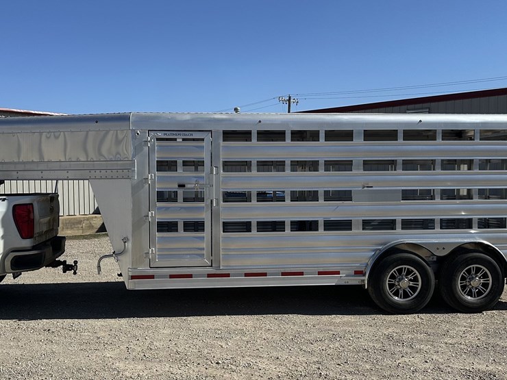 2025-platinum-18'-x-8"-livestock-trailer-image-1