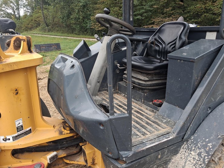 2015-deere-204k-image-13
