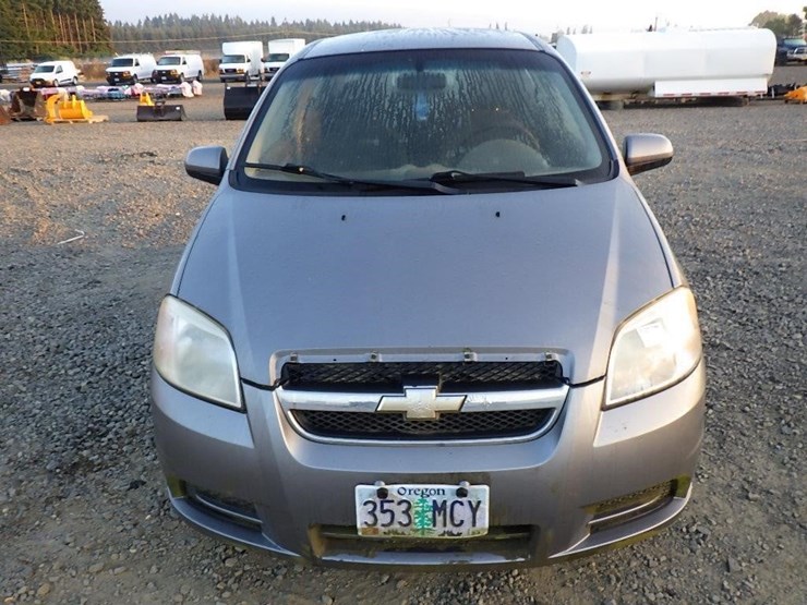2011-chevrolet-aveo-lt-sedan-image-2