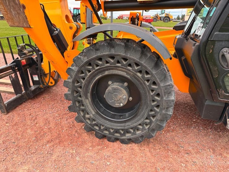 2018-jcb-512-56-image-9