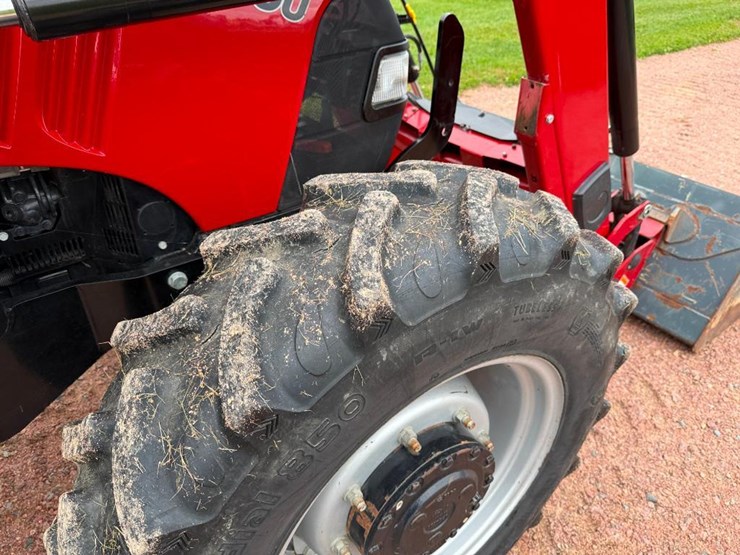 case-ih-farmall-85u-image-12