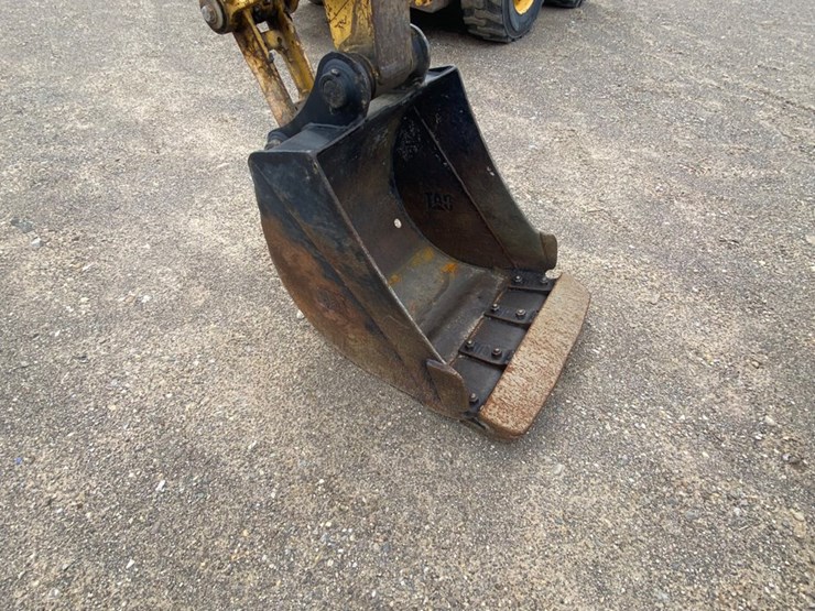 new-holland-e35b-image-9