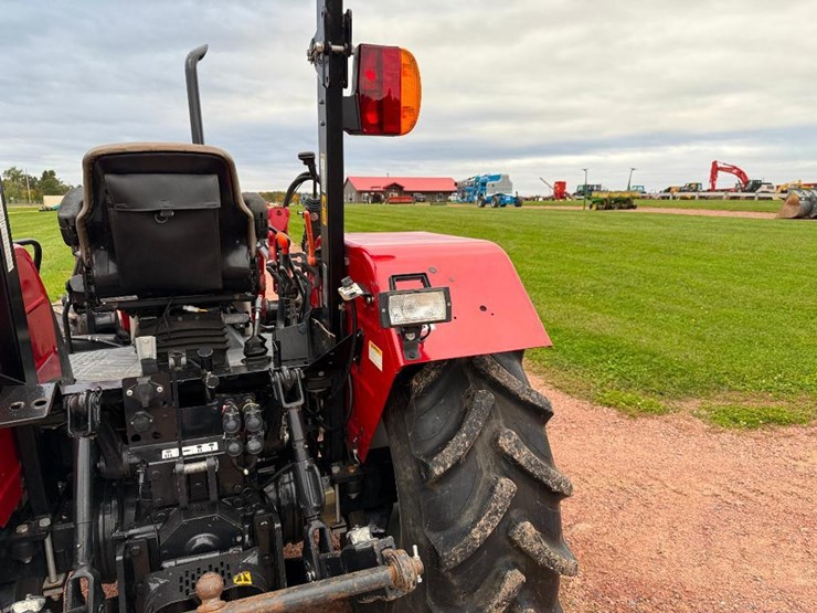case-ih-farmall-85u-image-28