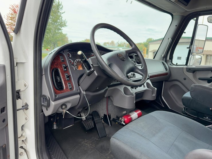 2015-freightliner-m2-s/a-box-truck-image-19