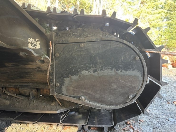 2013-deere-2454d-image-15