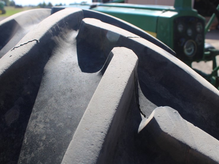 john-deere-520-image-13