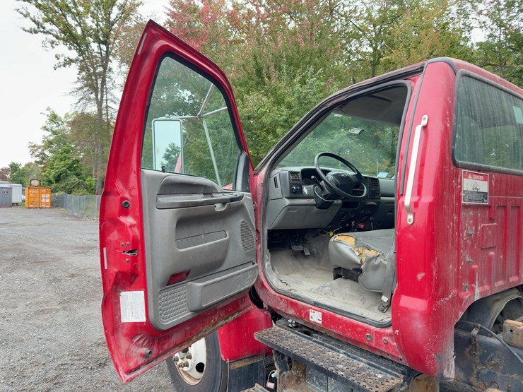 2004-ford-f650-xlt-image-23