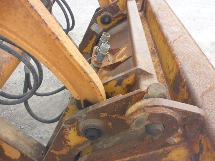 2012-case-580sn-wt-image-32