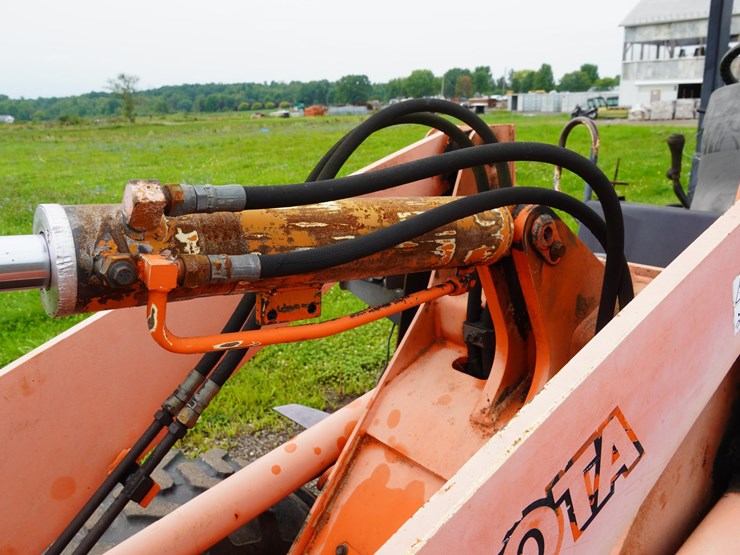 2005-kubota-r520s-image-22