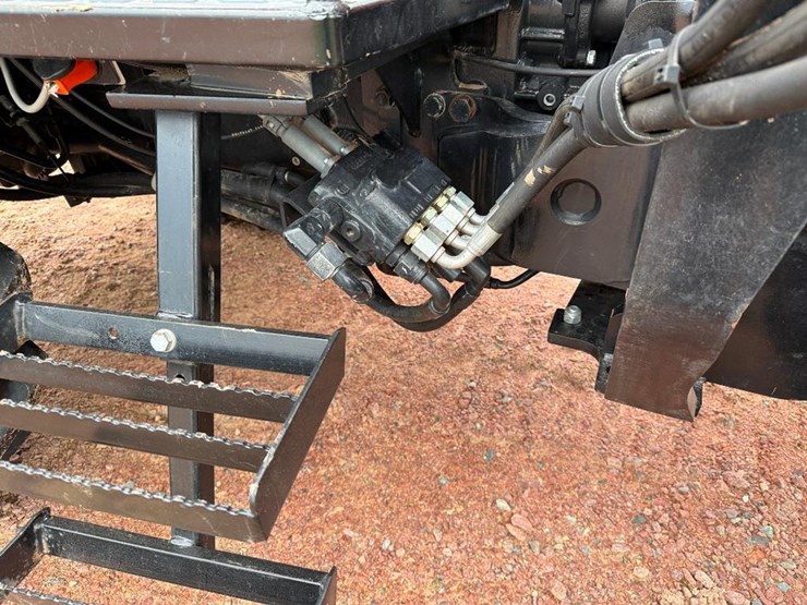 case-ih-farmall-85u-image-42