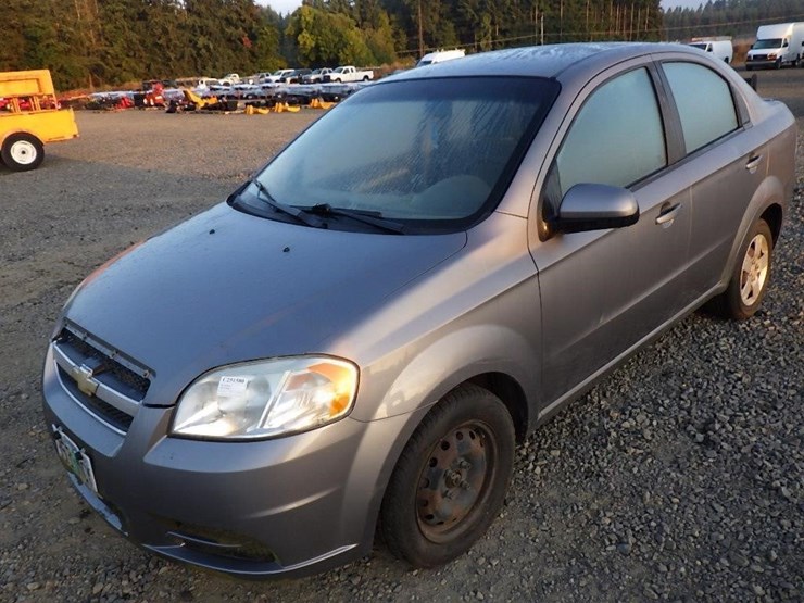 2011-chevrolet-aveo-lt-sedan-image-1