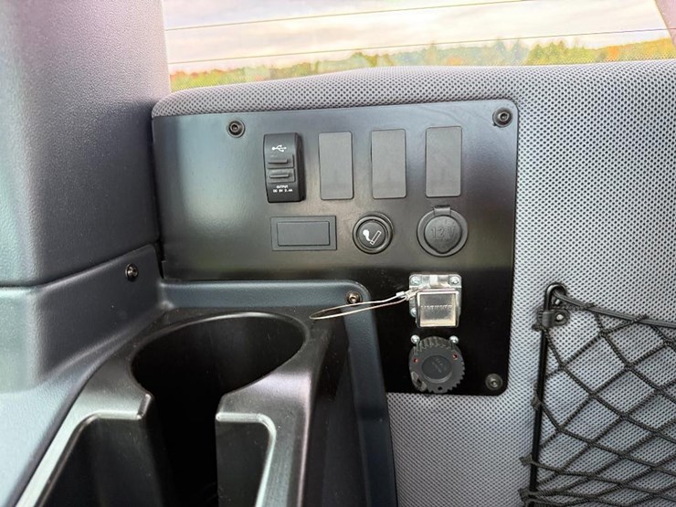 2022-liebherr-l526-image-53
