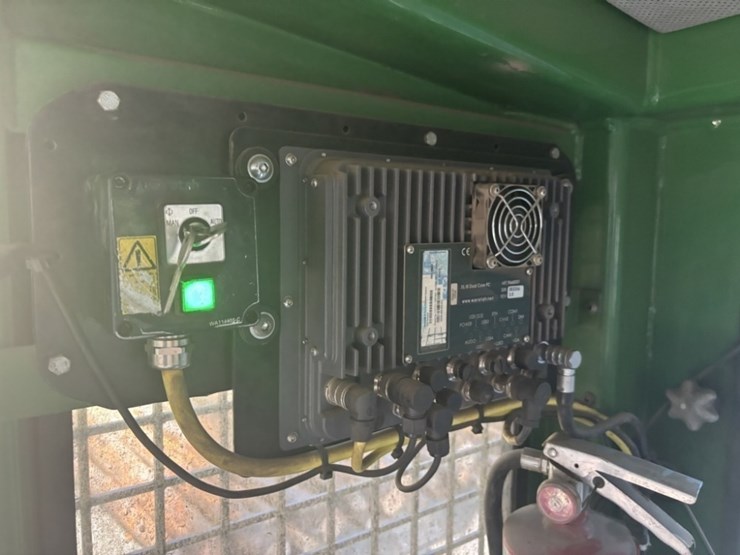 2013-deere-2454d-image-40