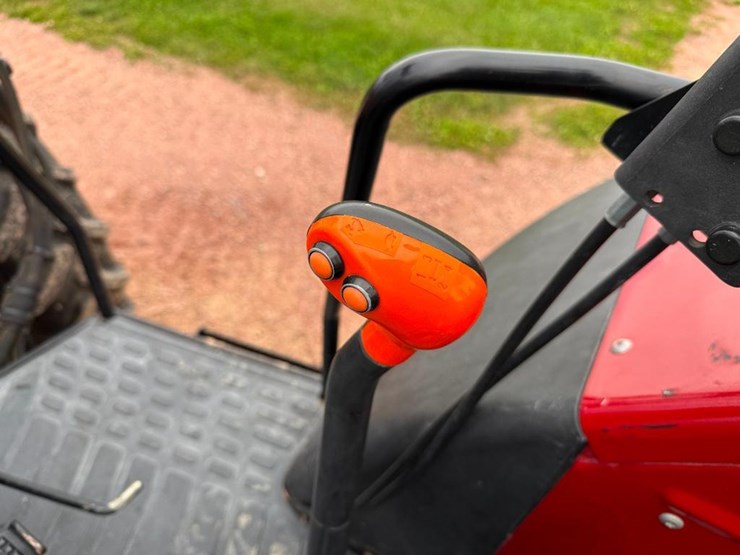 case-ih-farmall-85u-image-54