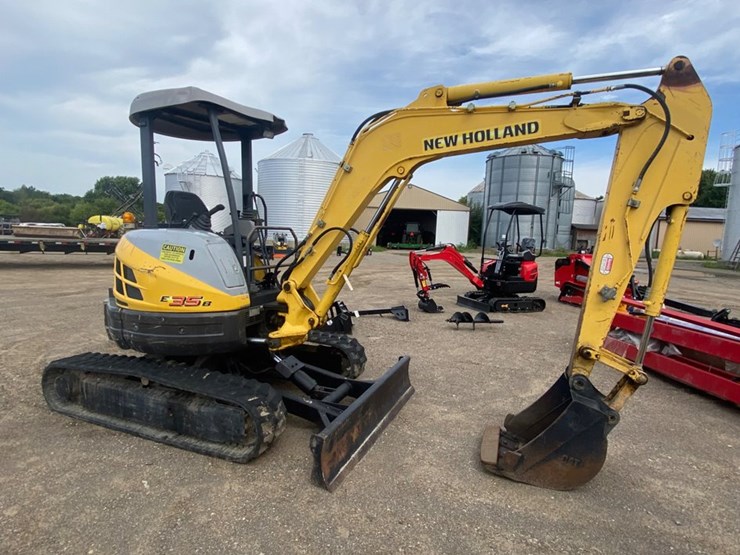 new-holland-e35b-image-6