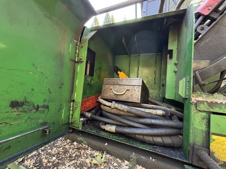 2013-deere-2454d-image-31