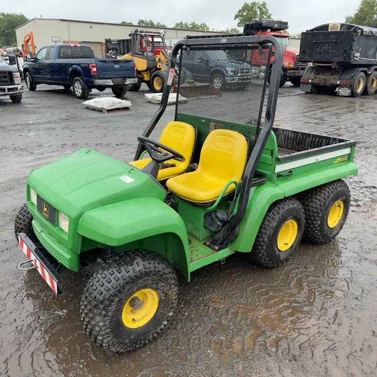 JOHN DEERE GATOR