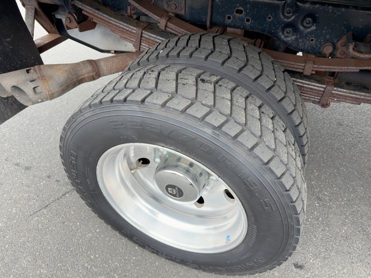 2015-ford-f550-xl-image-9