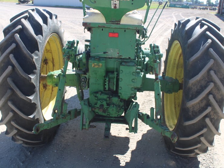 john-deere-520-image-11
