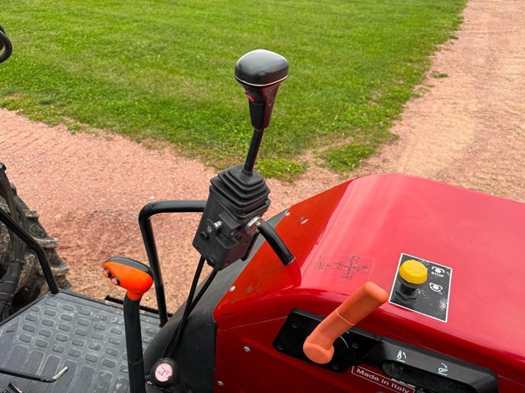 case-ih-farmall-85u-image-55