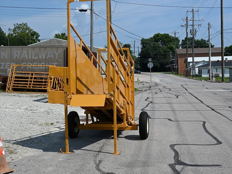 new/unused-sioux-steel-portable-loading-chute-image-2