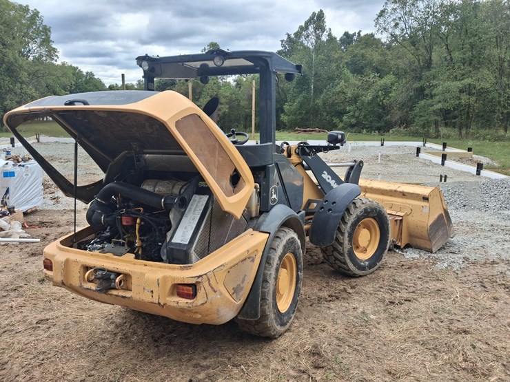 2015-deere-204k-image-21