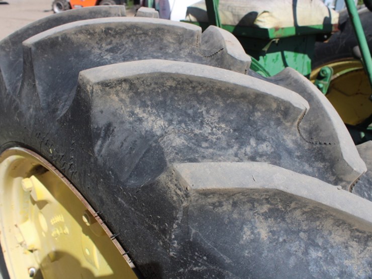 john-deere-520-image-9