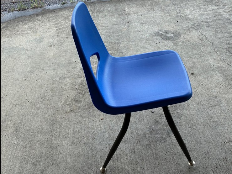 #100-•-(5)-chairs-image-2