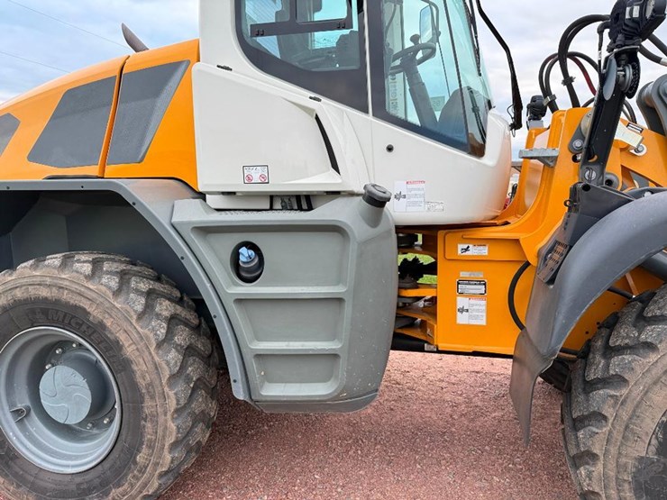 2022-liebherr-l526-image-11