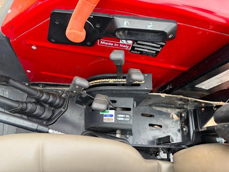 case-ih-farmall-85u-image-57
