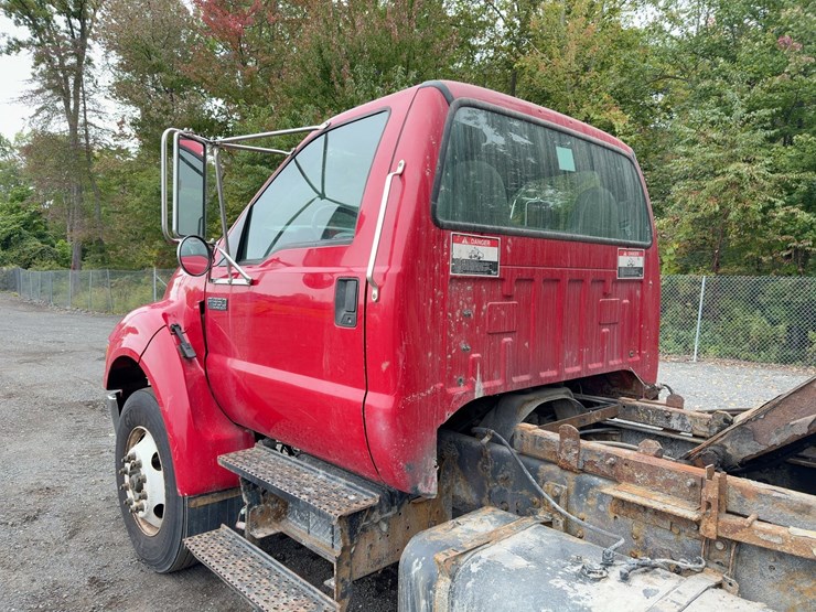 2004-ford-f650-xlt-image-12