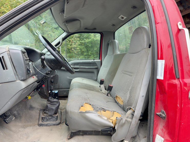 2004-ford-f650-xlt-image-24