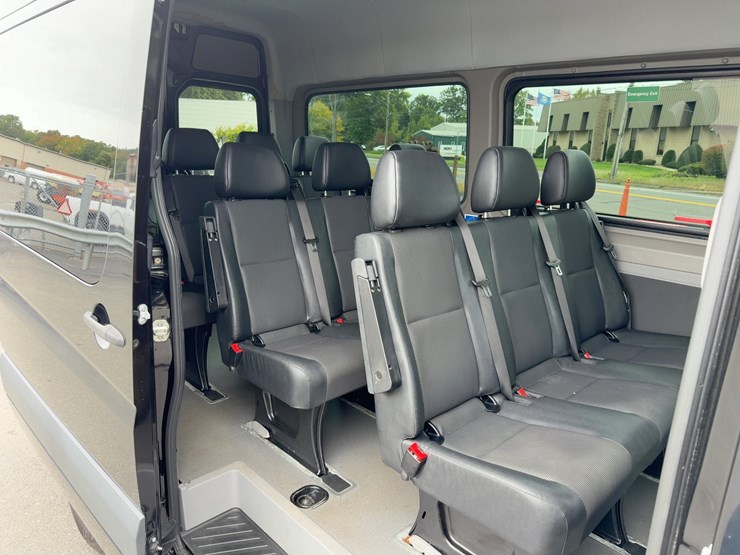 2018-mercedes-benz-2500-van-image-14