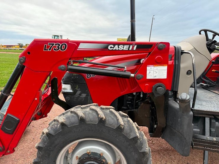 case-ih-farmall-85u-image-17